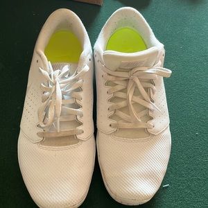 Used women’s size 9 Nike cheer sideline IV shoes